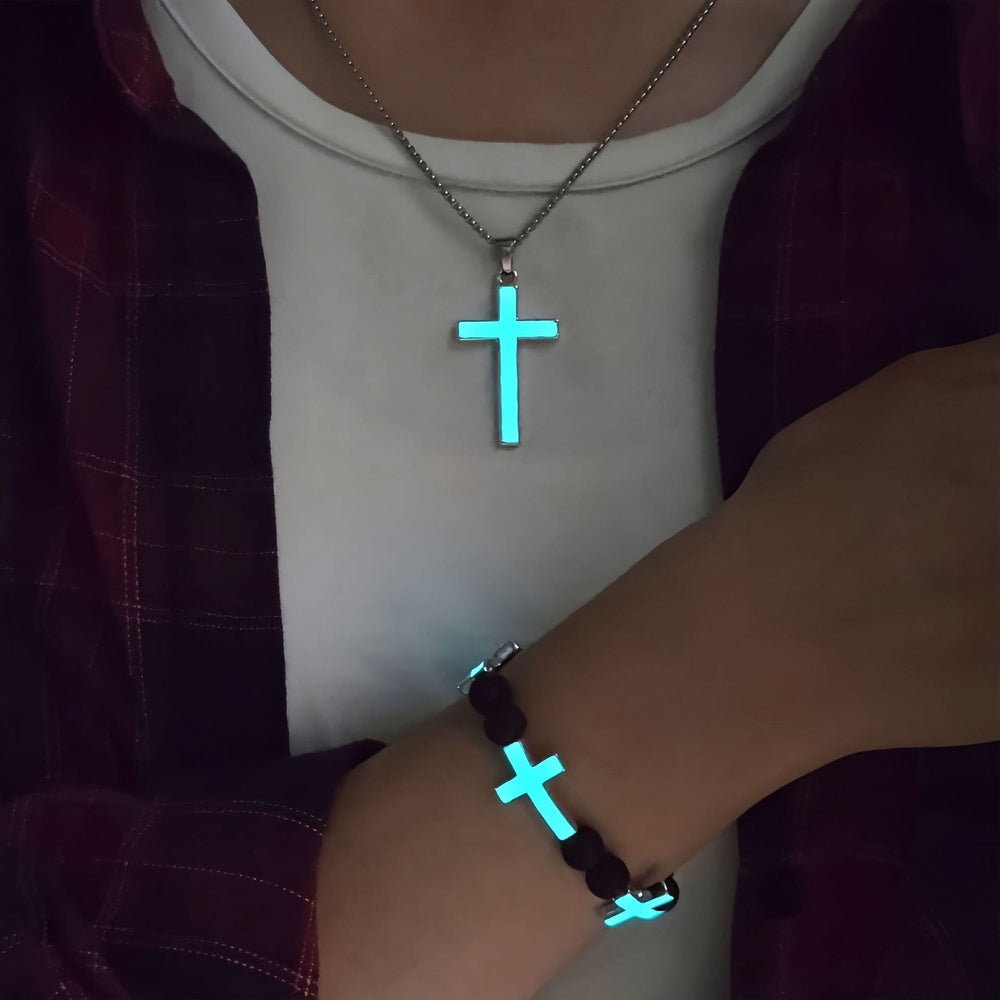 Christianartworkshop Ensemble collier croix lumineuse et bracelet perlé : un souvenir de sa douce lumière - image 1