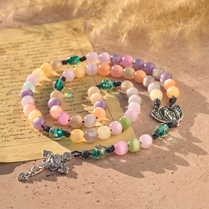 Christianartworkshop Chapelet œil de chat aux couleurs changeantes avec Notre-Dame Gardienne : Motif de foi irisé - Changement de couleur - image 0