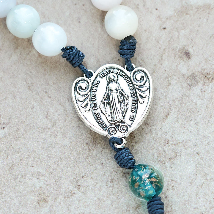 Christianartworkshop Chapelet œil de chat aux couleurs changeantes avec Notre-Dame Gardienne : Motif de foi irisé - image 15