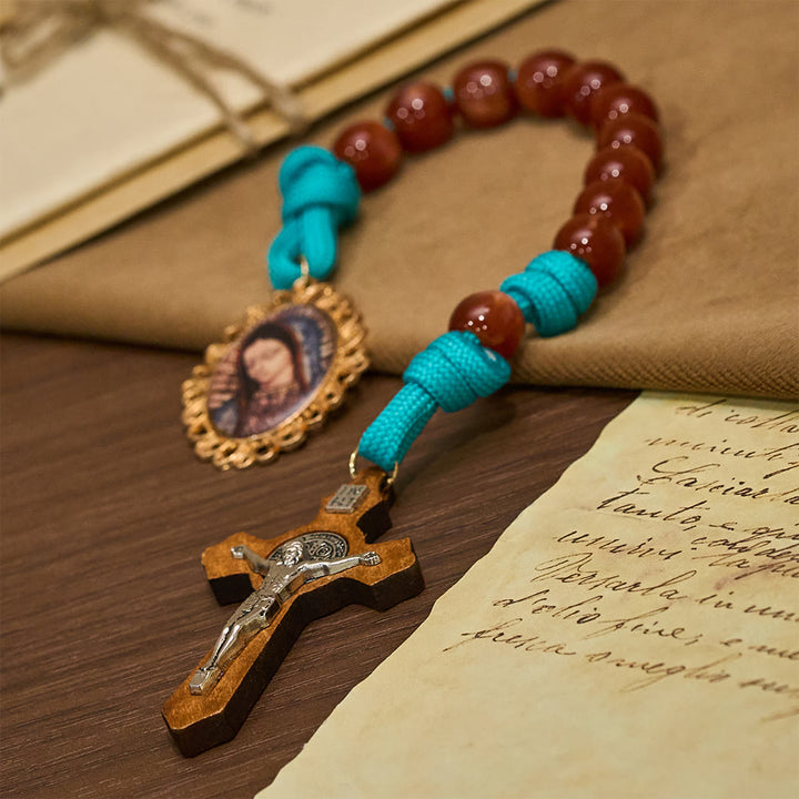 Christianartworkshop Chapelet de poche en paracorde turquoise éclatante et perles cramoisies, avec Notre-Dame et crucifix. - image 4