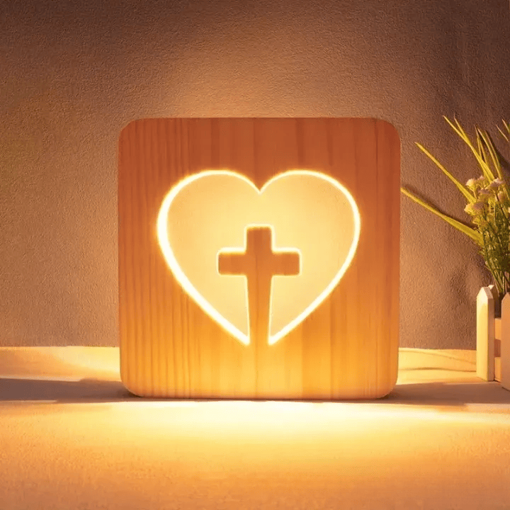 Christianartworkshop Ornement lumineux en bois découpé représentant Jésus, une croix, une colombe et un cœur : Incarnez sa grâce lumineuse - Cœur et Croix - 7,48''*7,48''/19*19cm - image 3