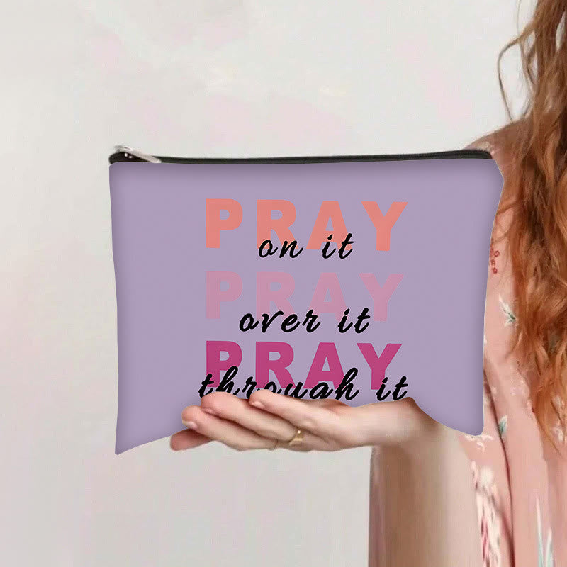 Christianartworkshop Trousse de toilette de voyage « Priez pour cela, priez à ce sujet, priez pendant que cela se passe » - Violet - image 4