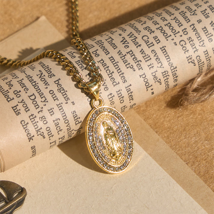 Christianartworkshop Collier pendentif médaillon ovale scintillant Notre-Dame : Incarnez sa tendre intercession - image 2