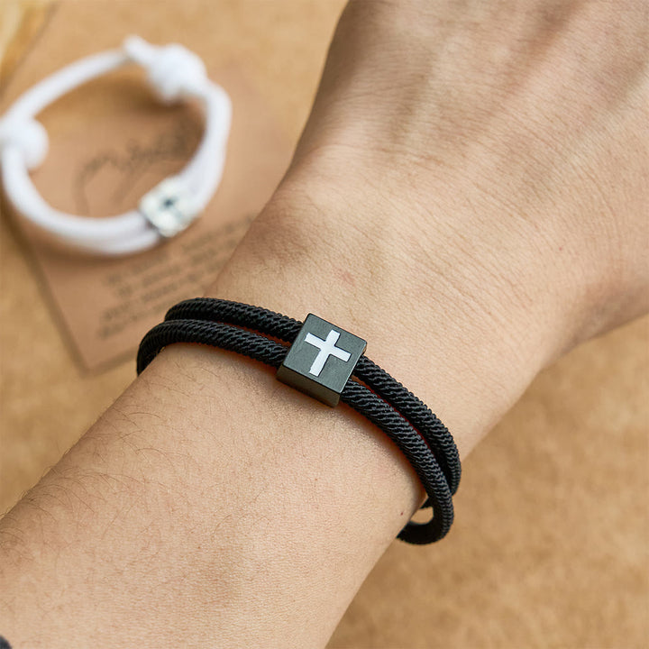 Bracelet croix en corde Christianartworkshop Milano avec carte cadeau : Bénédiction attentionnée pour les baptêmes et les étapes importantes - image 1