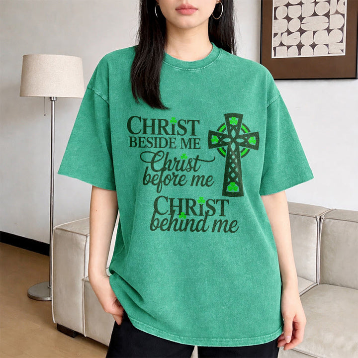 T-shirt unisexe délavé Christianartworkshop Christ Beside Me Celtic Cross : Portez sa présence éternelle - image 2