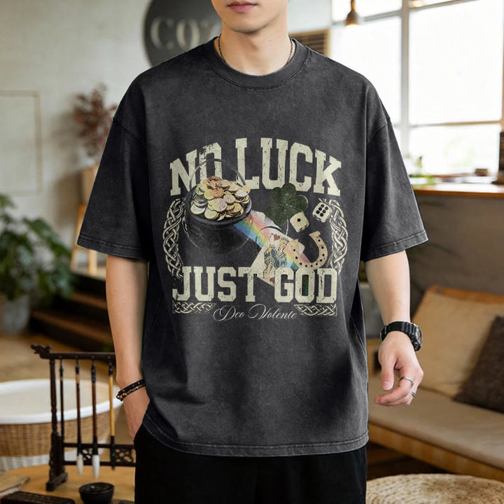 T-shirt unisexe délavé Christianartworkshop « Pas de chance, juste Dieu » pour la Saint-Patrick - image 2