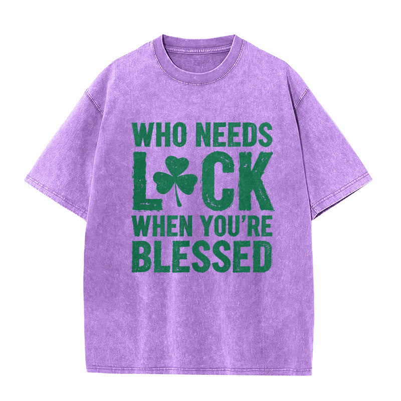 Christianartworkshop Qui a besoin de chance quand on est béni ? T-shirt unisexe délavé à motif trèfle - Violet - 5XL - image 10