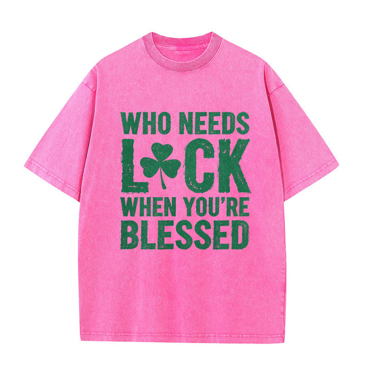 Christianartworkshop Qui a besoin de chance quand on est béni ? T-shirt unisexe délavé à motif trèfle - Rose - 5XL - image 8