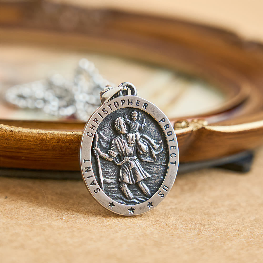 Christianartworkshop Collier médaillon ovale Saint Christophe « Protège-nous » : Incarnez sa protection du voyageur - Saint Christophe - image 0