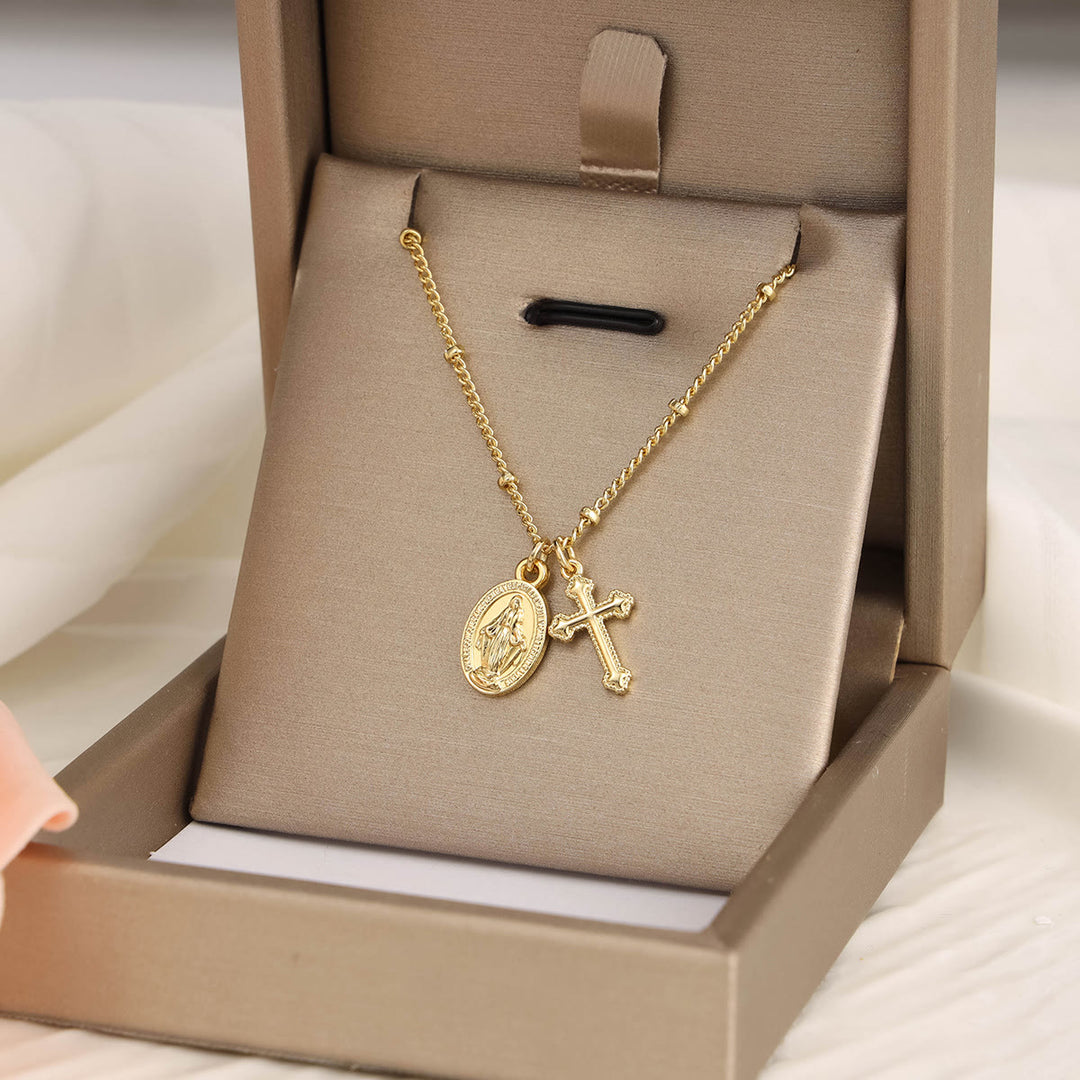 Christianartworkshop Collier doré à double pendentif Croix et Notre-Dame : Incarnez Sa grâce et Sa tendresse maternelle - image 2