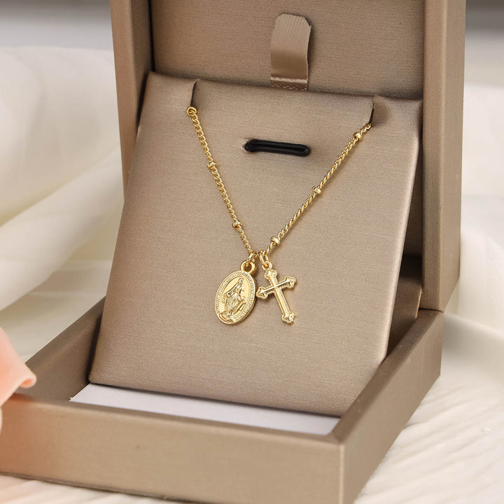 Christianartworkshop Collier doré à double pendentif Croix et Notre-Dame : Incarnez Sa grâce et Sa tendresse maternelle - image 2