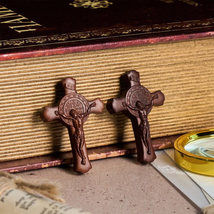 Christianartworkshop Croix de poche en bois de tisserin sculptée à la main : un rappel tangible de l’amour rédempteur de Jésus - image 0