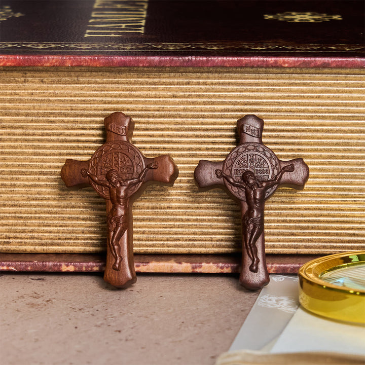 Christianartworkshop Croix de poche en bois de tisserin sculptée à la main : un rappel tangible de l’amour rédempteur de Jésus - image 2