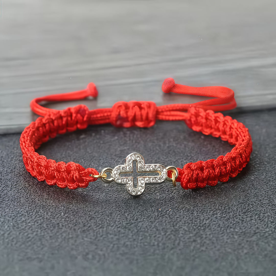 Bracelet croix en cordon tissé avec croix scintillante de Christianartworkshop : Ancrez votre foi dans sa présence éternelle - Rouge - image 0