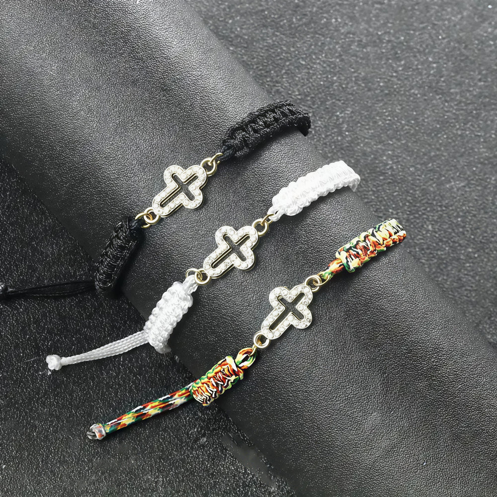 Bracelet croix en cordon tissé avec croix scintillante de Christianartworkshop : Ancrez votre foi dans sa présence éternelle - image 1