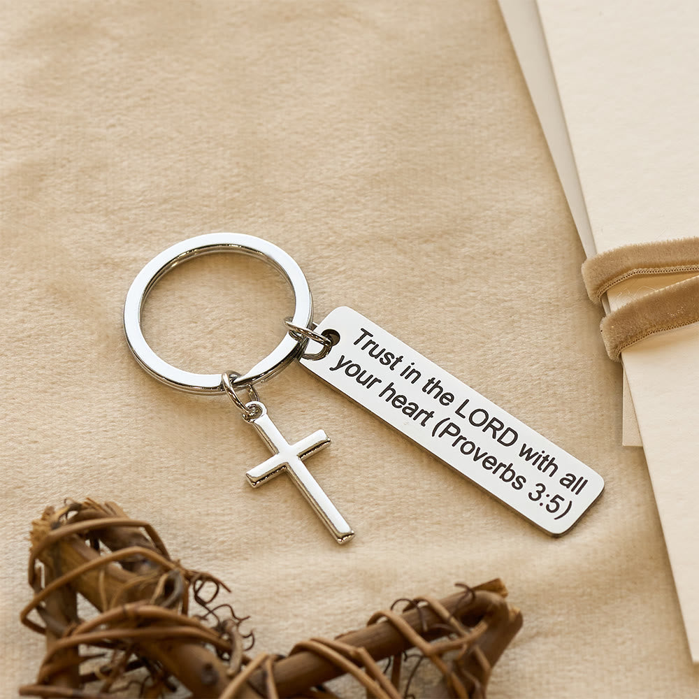 Christianartworkshop Porte-clés avec verset biblique gravé et breloque croix : Emportez les promesses de Jésus partout avec vous. - Proverbes 3:5 - image 2