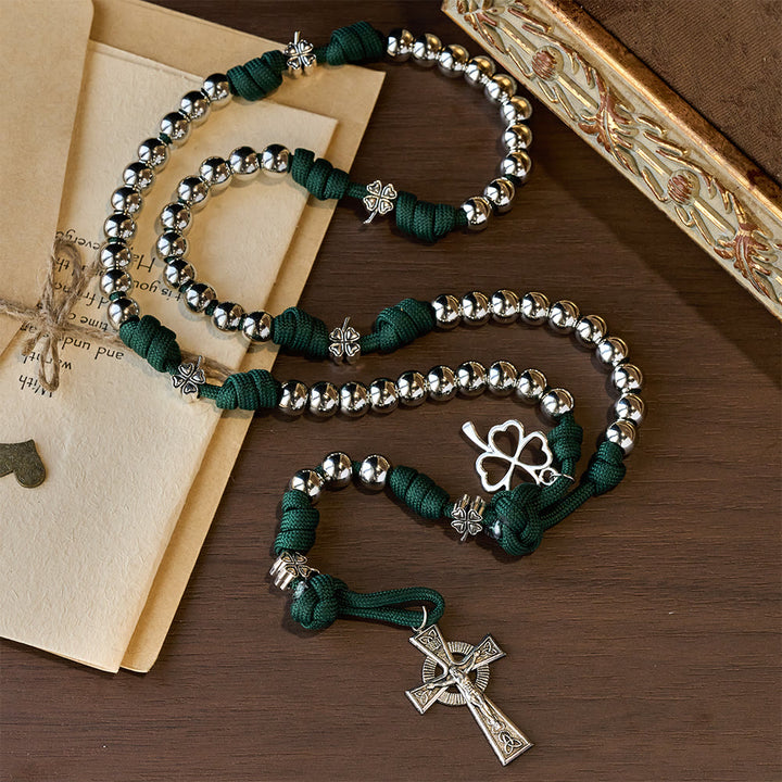 Chapelet en paracorde avec crucifix en forme de trèfle à quatre feuilles de Christianartworkshop : incarnez la force et la dévotion sacrées - image 4