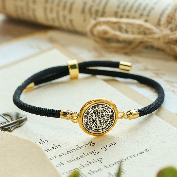 Bracelet ajustable en corde noire avec médaille de Saint Benoît, signé Christianartworkshop - Cordon noir - image 0