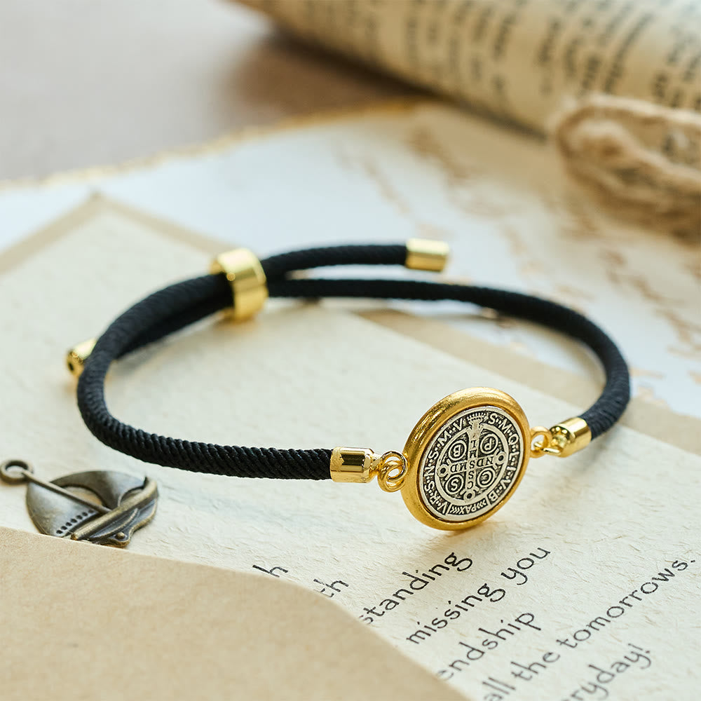 Bracelet ajustable en corde noire avec médaille de Saint Benoît, signé Christianartworkshop - image 1