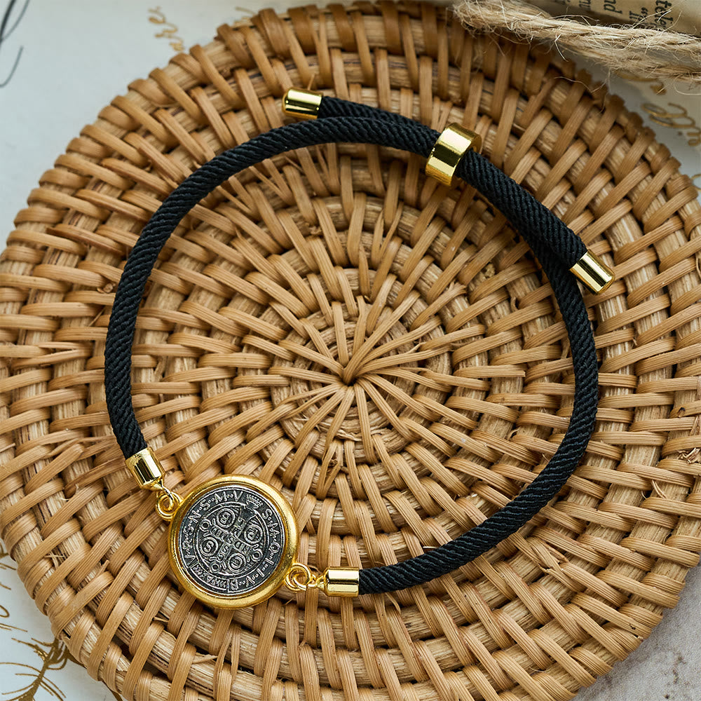 Bracelet ajustable en corde noire avec médaille de Saint Benoît, signé Christianartworkshop - image 2