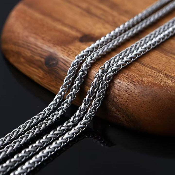 Collier croix classique en argent sterling orné de pierres étincelantes, signé Christianartworkshop : un symbole profond de foi - image 4