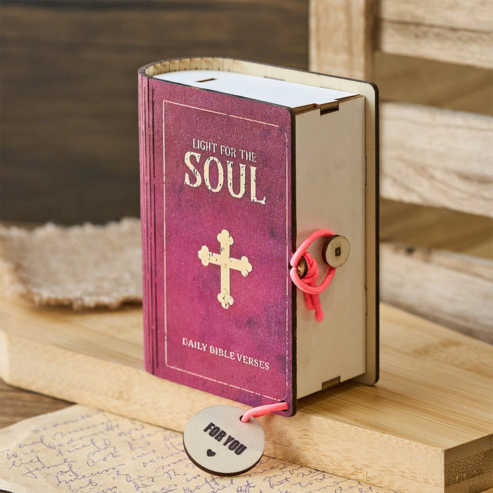 Christianartworkshop Boîte à cartes en bois faite à la main avec versets : Un doux rappel de réconfort et de grâce - image 3