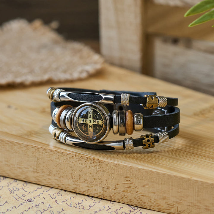 Bracelet manchette en cuir noir de la collection Saint-Benoît de Christianartworkshop, orné de multiples motifs religieux - Saint Benoît -9 - image 7