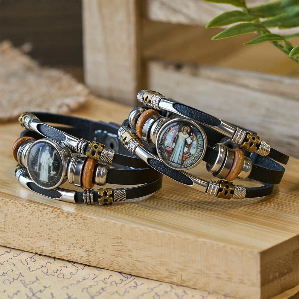 Bracelet manchette en cuir noir de la collection Saint-Benoît de Christianartworkshop, orné de multiples motifs religieux - image 0