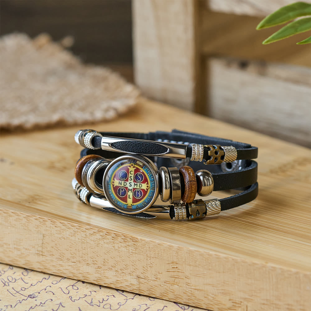 Bracelet manchette en cuir noir de la collection Saint-Benoît de Christianartworkshop, orné de multiples motifs religieux - Saint Benoît -7 - image 6