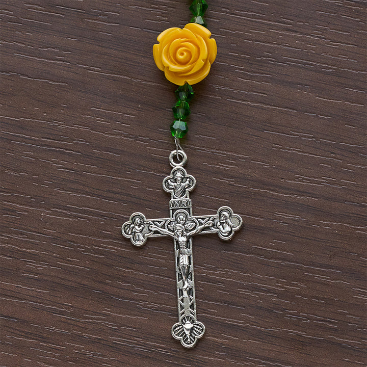 Chapelet de Pâques en perles de jade jaune et rose, orné d'une croix délicate, signé Christianartworkshop - image 9