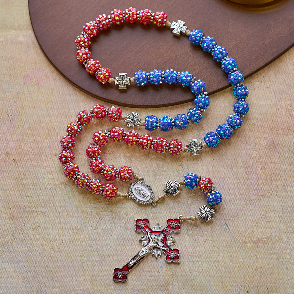 Christianartworkshop Chapelet en perles de diamant rouges et bleues éblouissantes avec accents de croix de Malte - image 3