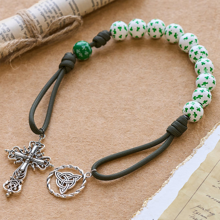 Christianartworkshop Chapelet de poche irlandais « Bénédiction et Foi Chanceuses » avec nœud éternel et perles en bois vert et blanc - Blanc - image 3