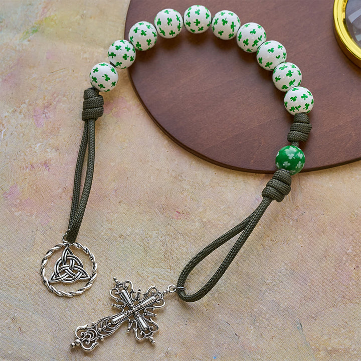 Christianartworkshop Chapelet de poche irlandais « Bénédiction et Foi Chanceuses » avec nœud éternel et perles en bois vert et blanc - image 4