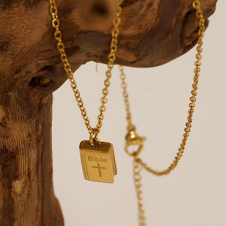 Christianartworkshop Collier pendentif Bible avec motif croix : Sublimez votre style avec une touche spirituelle. - image 2