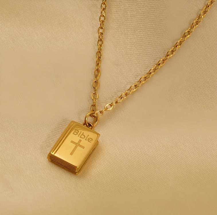 Christianartworkshop Collier pendentif Bible avec motif croix : Sublimez votre style avec une touche spirituelle. - image 3