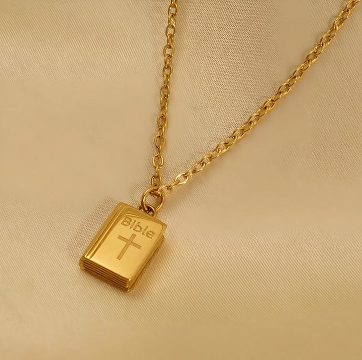 Christianartworkshop Collier pendentif Bible avec motif croix : Sublimez votre style avec une touche spirituelle. - image 3