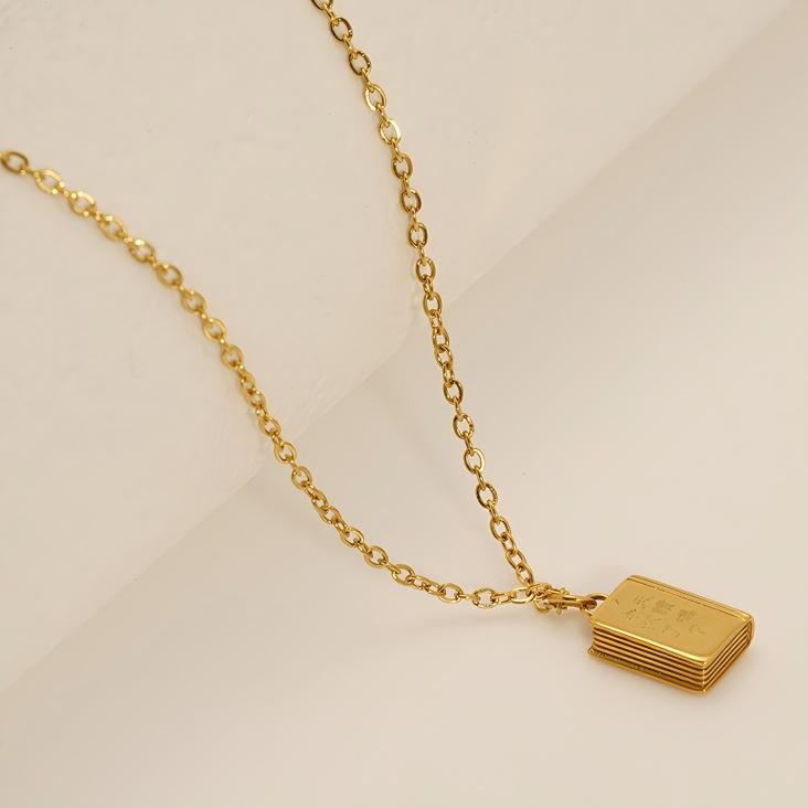 Christianartworkshop Collier pendentif Bible avec motif croix : Sublimez votre style avec une touche spirituelle. - image 1