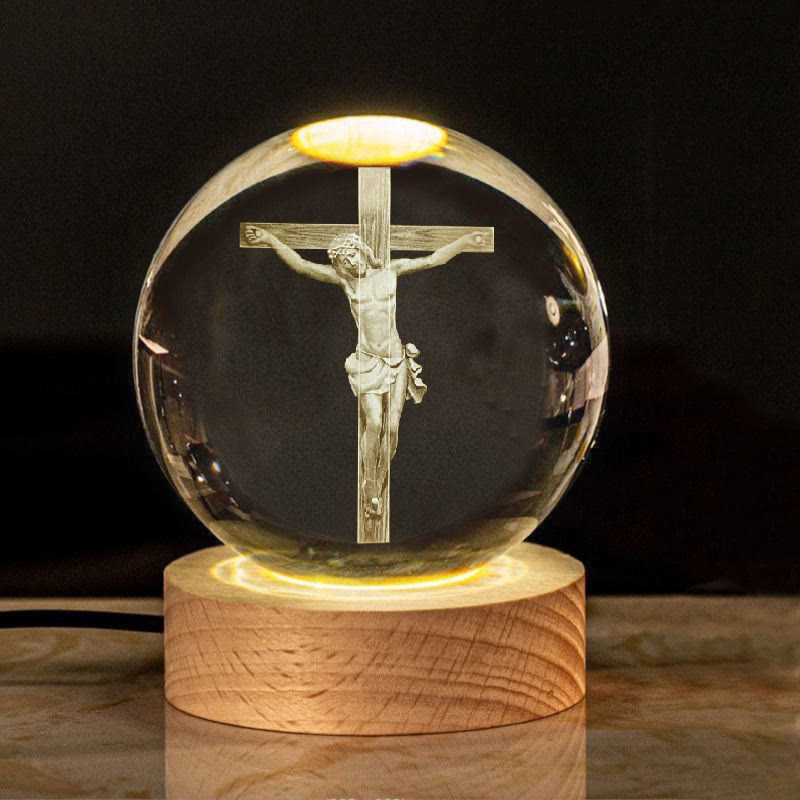 Veilleuse Boule de Cristal Sacrée de Christianartworkshop : Compagnon Lumineux de la Présence Divine - Crucifix - avec base à lumière chaude - 8 cm - image 15
