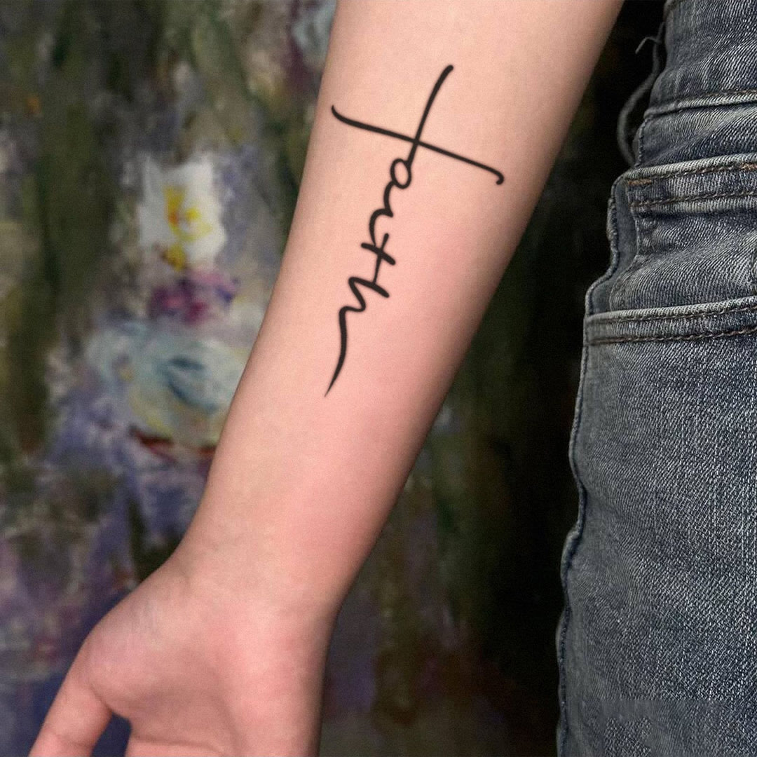 Christianartworkshop Tatouage temporaire Croix et Inscription Foi : Un dessin au trait épuré pour des rappels quotidiens de foi - image 4