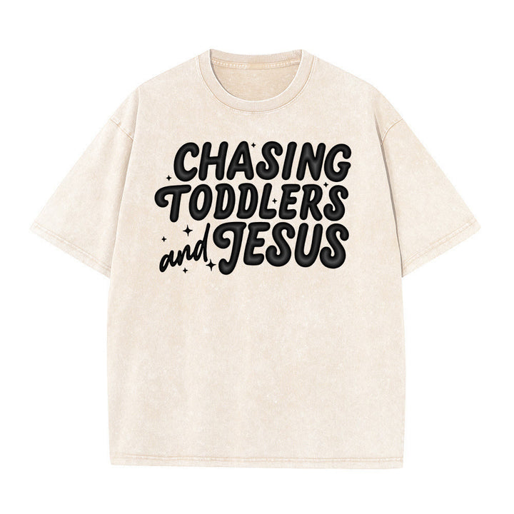 Christianartworkshop T-shirt unisexe délavé avec accent étoile et lettres bulles « Chasing Toddlers and Jesus » - Beige - 5XL - image 1