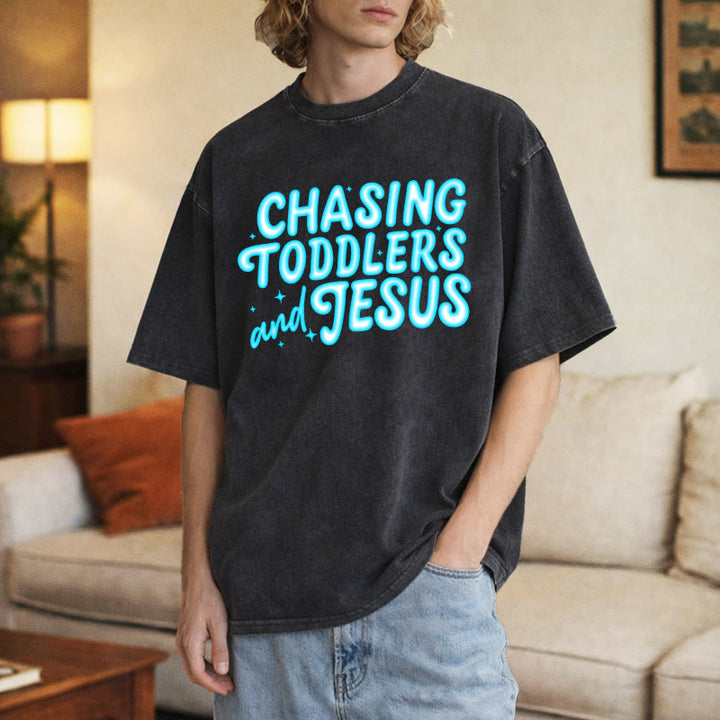 Christianartworkshop T-shirt unisexe délavé avec accent étoile et lettres bulles « Chasing Toddlers and Jesus » - image 9