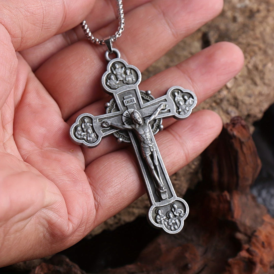 Collier à maillons avec croix ornée et silhouette de Jésus, signé Christianartworkshop : un symbole de la rédemption du Christ - image 1