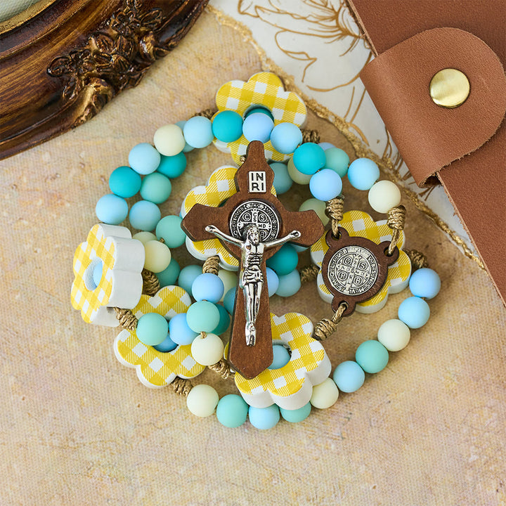 Christianartworkshop Chapelet de Pâques aux tons pastel dégradés, orné d'une fleur à carreaux et d'une médaille de Saint Benoît. - image 4