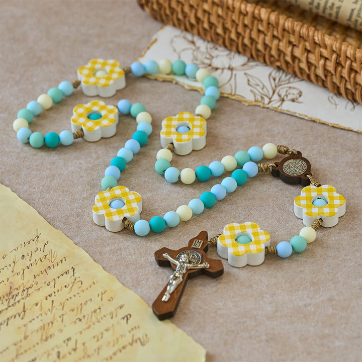Christianartworkshop Chapelet de Pâques aux tons pastel dégradés, orné d'une fleur à carreaux et d'une médaille de Saint Benoît. - image 2