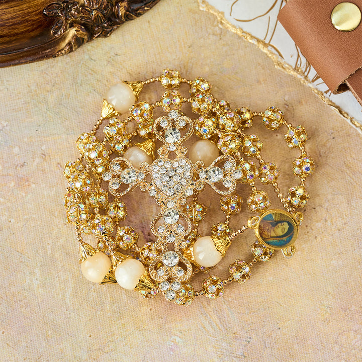 Chapelet de luxe Christianartworkshop en perles dorées scintillantes avec Notre-Dame de Grâce - image 6