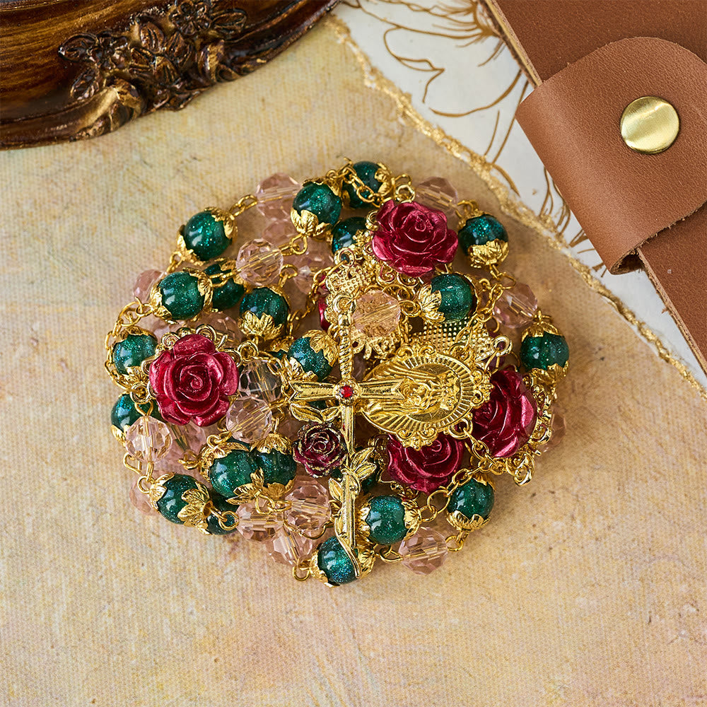 Christianartworkshop Chapelet en perles vertes et roses scintillantes, rose rouge et breloque Notre-Dame. - image 4