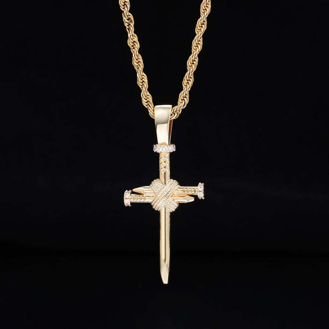 Christianartworkshop Pendentif croix en forme de clou orné de zircon : un rappel élégant d'une foi inébranlable - Doré - image 4