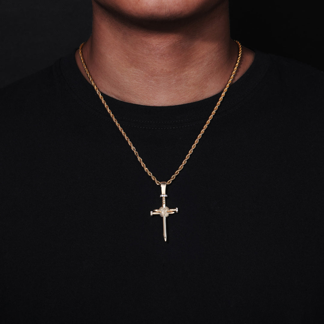 Christianartworkshop Pendentif croix en forme de clou orné de zircon : un rappel élégant d'une foi inébranlable - image 3