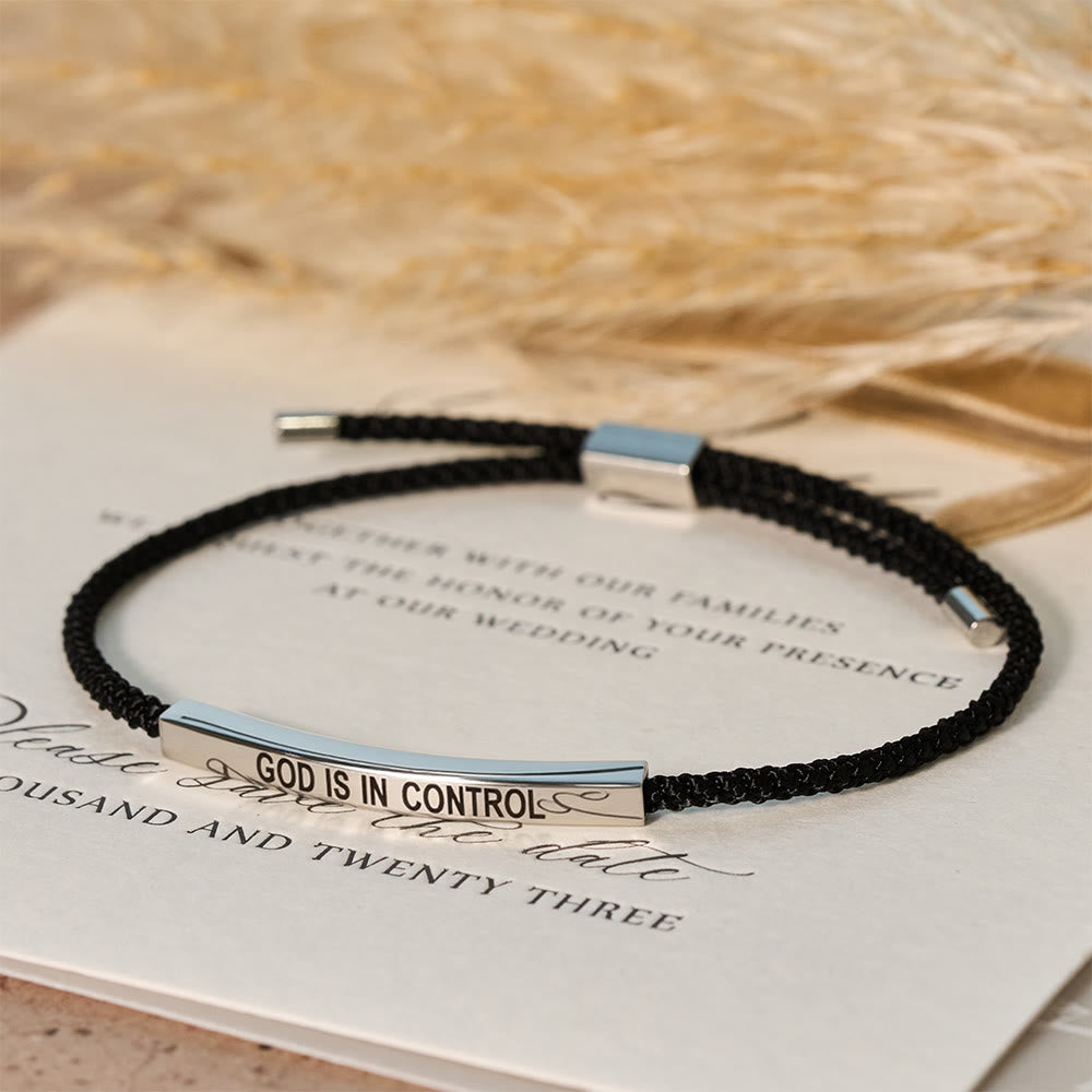 Christianartworkshop Bracelet de foi « Dieu est aux commandes » : un symbole de confiance et de bénédiction pour votre mariage - Argent et noir - image 0