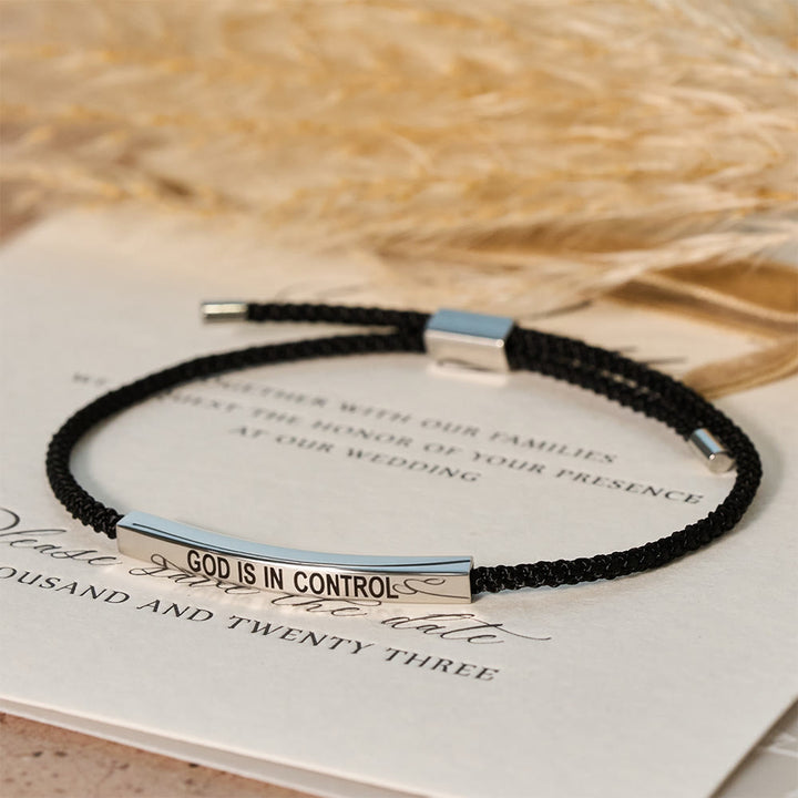 Christianartworkshop Bracelet de foi « Dieu est aux commandes » : un symbole de confiance et de bénédiction pour votre mariage - Argent et noir - image 0